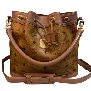 MCM
Heritage Drawstring bucket bag.